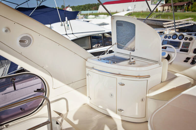 Гриль на флайбридже. Экстерьер Azimut 50 - 2004