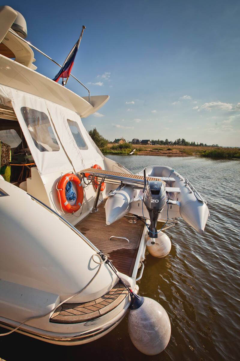 Плавательная платформа. Экстерьер Azimut 50 - 2004